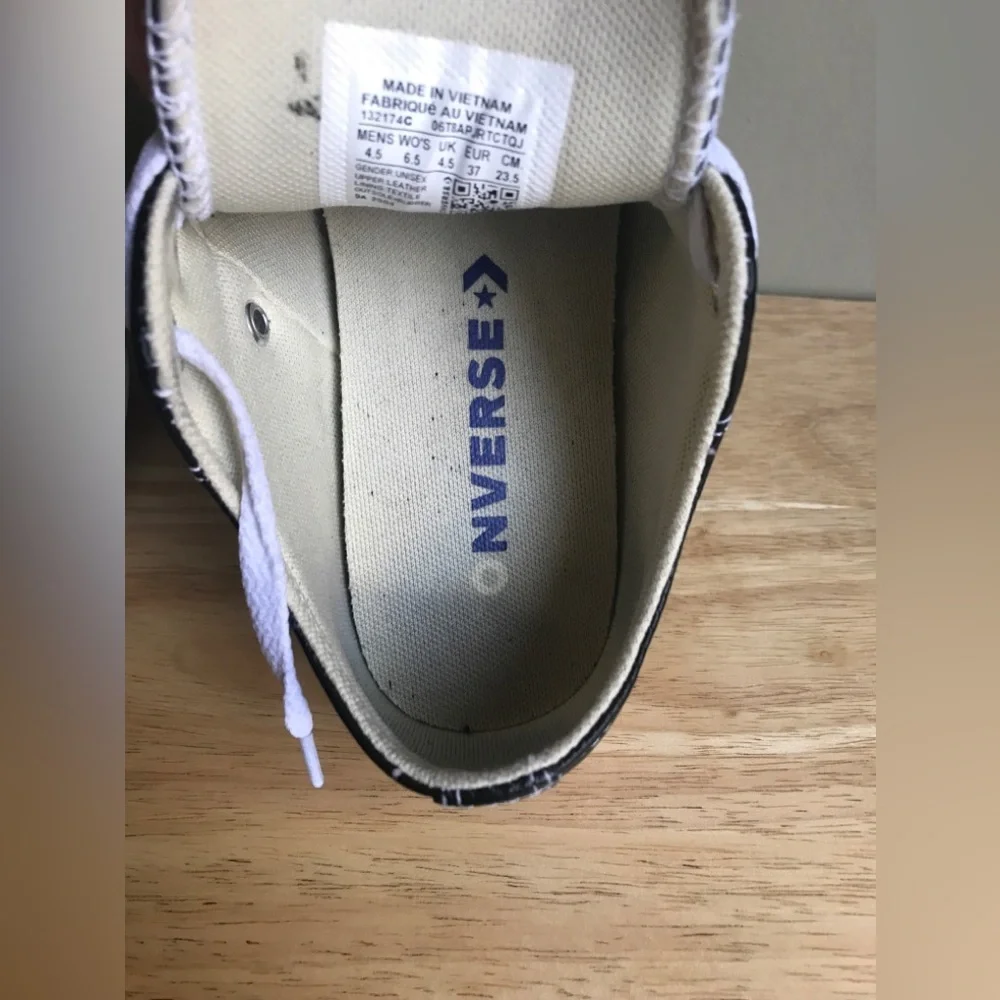 Converse Chuck Taylor All Star Leather Size: US Mens 4.5 Wo’s 6.5 EUR 37